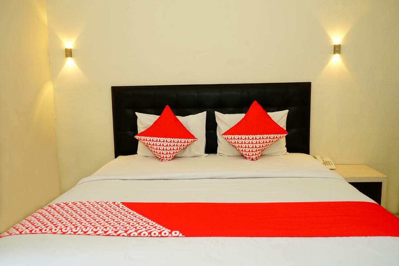Hotel Golden Vella Пангкалпинанг Екстериор снимка